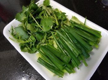 step5: 芫茜，蔥段