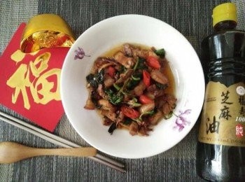 step5: 盛盤上桌後，再擺上吉祥春聯「福」和「招財進寶」字樣，能討個吉利，