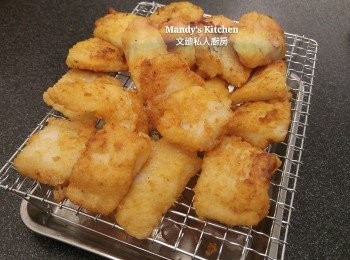 step2: 將巳炸好的魚柳從新再炸一次, 可撒上海鹽或沙律同食。