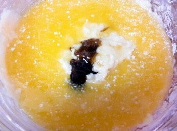 step5: 無鹽奶油隔水加熱溶化加入拌勻