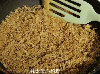 step4: 約半小時左右,肉鬆會蘇脆,可以剩起,放涼入樽。放室溫一個星期或放雪櫃一個月都無問題。