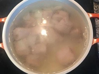 step8: 加入足量的清水，大火煮。