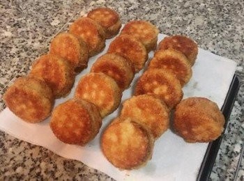 step11: 用吸油紙略吸一下油即可趁熱食用喔～
（其實維持170度的油溫炸並不會太油）