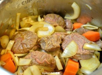 step3: 牛肉加入一起炒至熟