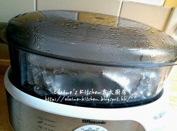 step8: 放入電蒸鍋內蓋上蓋蒸35分鐘