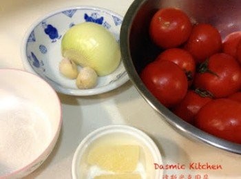 step2: 蕃茄去蒂頭、洗淨、切大塊 （不用去皮！）