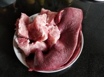 step1: 豬骨，豬橫脷