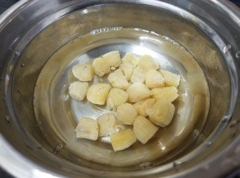 step3: 元貝，用清水浸至軟身