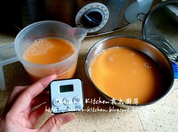 step3: 用慢火慢慢拌勻煮至黃糖完全溶掉 , 熄火盛起待涼10分鐘