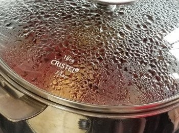 step2: 將紅棗及600ml 水份煮至微滾，關火焗30分鐘。