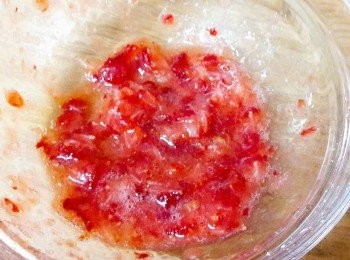 step6: 草莓用叉子搗爛