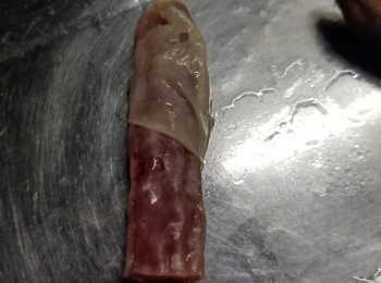 step13: 然後撕去衣才包,臘腸會冇咁硬