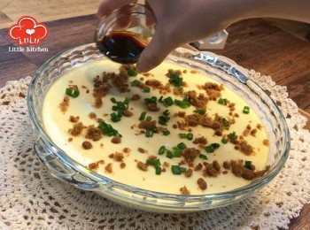 step11: 撒上肉鬆、蔥花及甜豉油