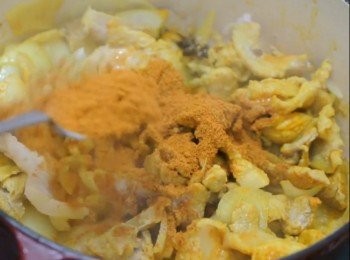 step5: 加入咖哩粉(辣)