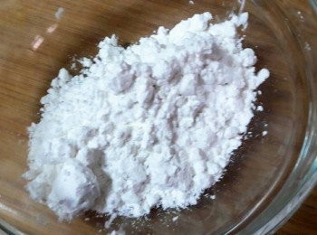 step2: 馬蹄粉和玉米粉放入乾淨容器中