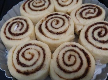 step9: 二次發酵的時間約40分鐘，完成後放入烤箱，上火190度，下火200度，烤約20-25分鐘即可取出放涼。 （烤溫隨各家烤箱不同，請自行調整）