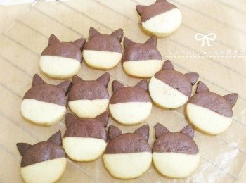 step16: 『麵糰組合』切好放置烤盤，烤箱預熱至170℃-180℃。 烤焙10～15分鐘至金黃色即可。