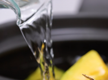 step3: 將全部材料放入煲內，以大火煲15分鐘，轉小火煲一個半小時