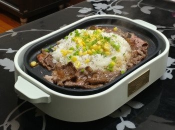 step6: 再灑上粟米粒; 黑椒及蔥粒