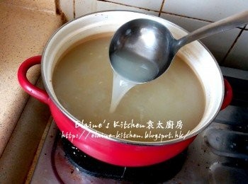 step12: 焗30分鐘後將煲內的鴨骨及其他湯料取出 , 成鴨骨湯底備用