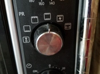 step7: 此時可以預熱定焗爐160度上下火(將所有焗盤取出)