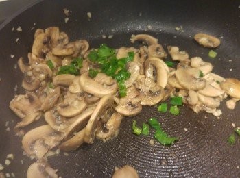 step4: 最後撒上蔥花即成。