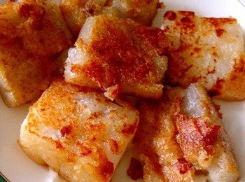 step3: 煎到一面金黃才翻到另一面及四邊沿切口也可以煎脆如此類推便可上桌享用