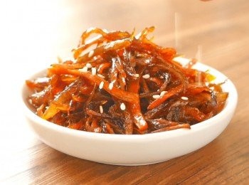 step7: 灑上烘過的芝麻即成。