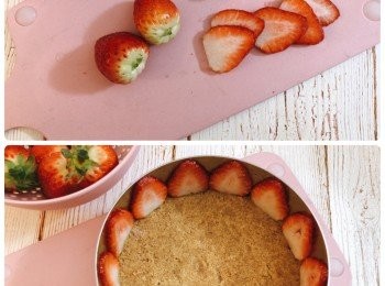 step6: 士多啤梨(裝飾用)切片，然後將士多啤梨片圍在慕斯圈內，然後放入雪櫃雪30分鐘；