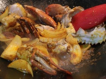 step4: -	中大火加入已微煎肉蟹快炒