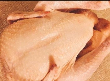 step1: <span class="group_1">食材</span>：
新鮮雞1隻.