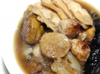 step16: 有油氣才有過新年的 Feel!
不喜歡油炸可用汆燙的方式來處理<span class="group_1">食材</span>。但味道還是有差的。
這個甕, 真的可以放入那麼多的<span class="group_1">食材</span>!