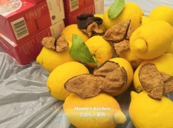 step1: 西西里檸表面無打臘，所以唔需要用鹽洗擦, 可以用清水或鹽水浸一浸清洗塵污。陳皮浸軟後刮去囊。