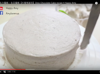 step8: 取出蛋糕，再塗上第二層厚一點的Oreo忌廉。