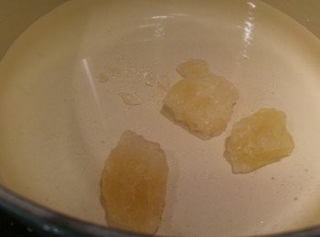 step2: 先用熱水煮溶冰糖。