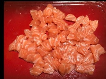 step2: 三文魚切粒