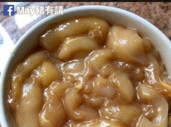 step1: 雞柳切條，放<span class="group_2">醃料</span>醃約15分鐘。