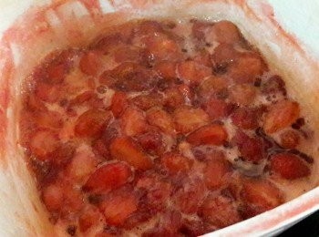 step9: 再繼續煮8分鐘 , 直至用木匙刮鍋底可以看到鍋底 , 有稠稠的感覺即可熄火 , 加入檸檬汁拌勻