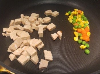 step2: 先炒熱什菜和素午餐肉.。