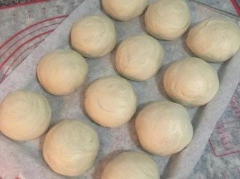 step22: 全部完成後，請先預熱烤箱到200度。