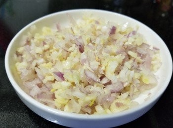 step2: 蒜頭，乾蔥