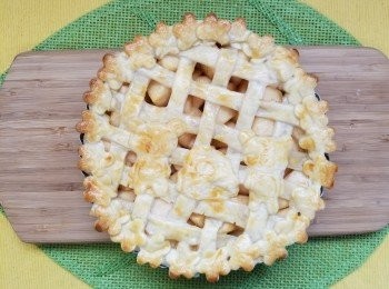 step6: 放入預熱200°c焗爐焗20分鐘至金黃色，用朱古力筆作最後裝飾