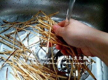 step2: 矛根切段 , 用水沖一沖洗及瀝乾