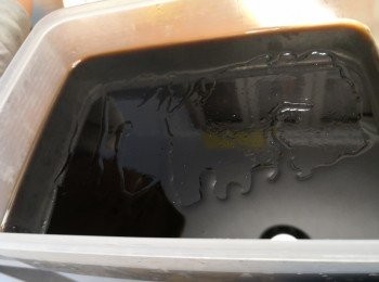 step5: 放涼後用方形盒儲存好放進雪櫃內，凝固後便可以享用