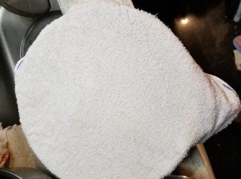 step3: 將米粉隔去水份,用塊毛巾蓋住米粉焗約15分鐘