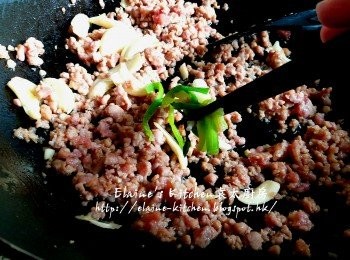 step10: 夾起蔥段去掉