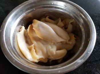 step6: 急凍螺頭，清洗後切片