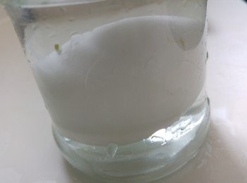 step14: 放入水樽搖晃。