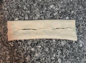 step13: 再刷一次油，並撒上蔥花（也可以不撒）；