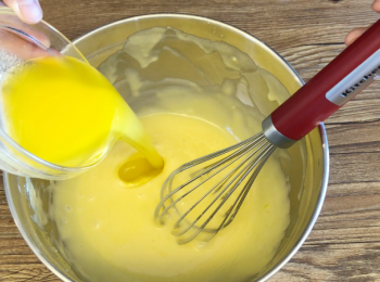 step4: 最後加入已溶化的無鹽牛油拌勻。